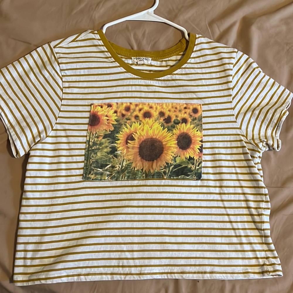 Good Vibes Only Sunflower crop top. Size Large. Smoke and pet free home.